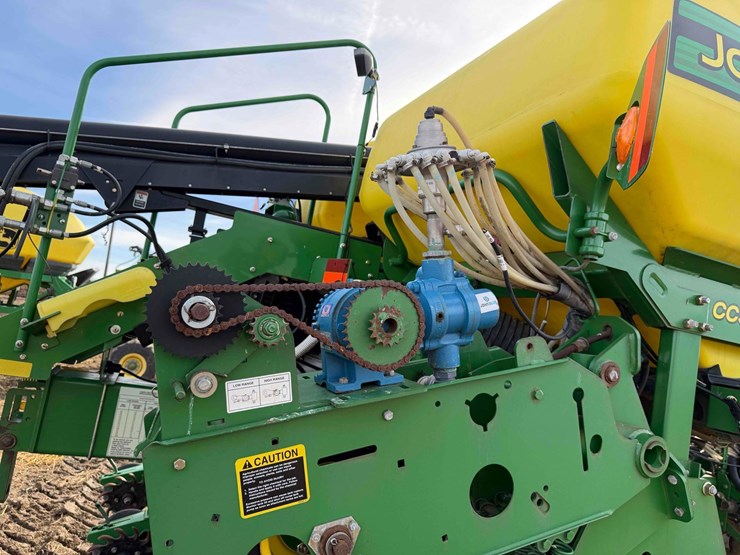 2011-john-deere-1770nt-ccs-image-19