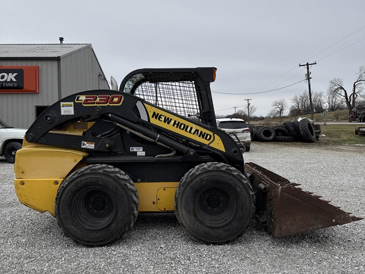 2013-new-holland-l230-image-4