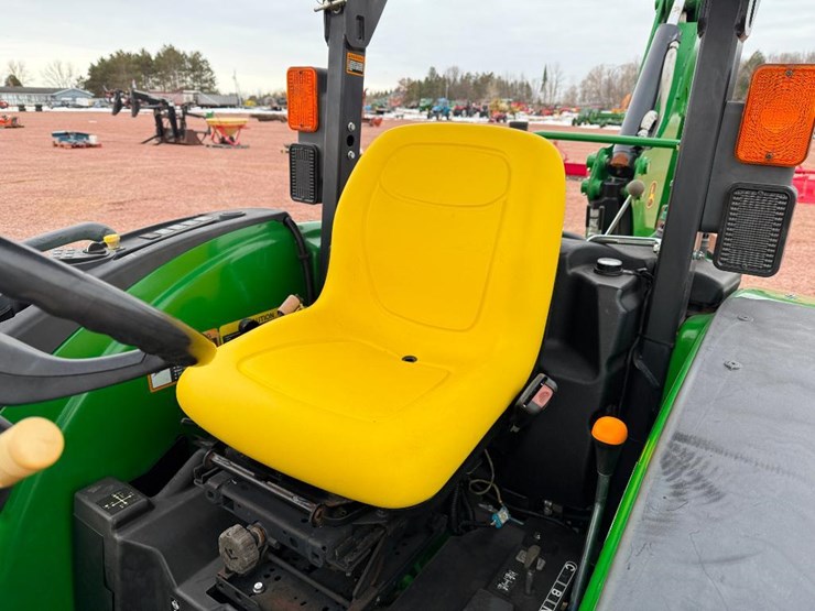 john-deere-4052m-image-47