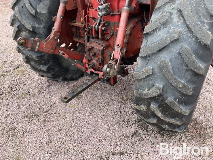 1967-farmall-806-diesel-2wd-tractor-image-10