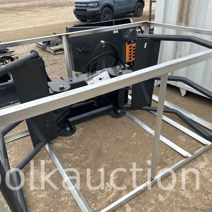 SKID STEER BALE SQUEEZE - HYDRAULIC ADJUSTABLE