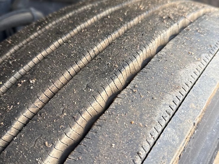 2016-peterbilt-389-image-34