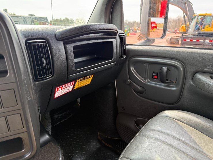 #205-•-lot-205-image-54