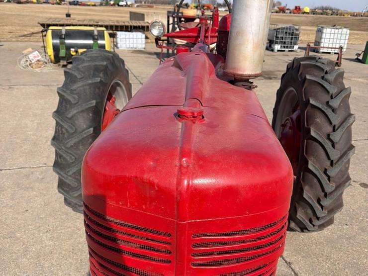 1953-farmall-super-m-tractor-image-26