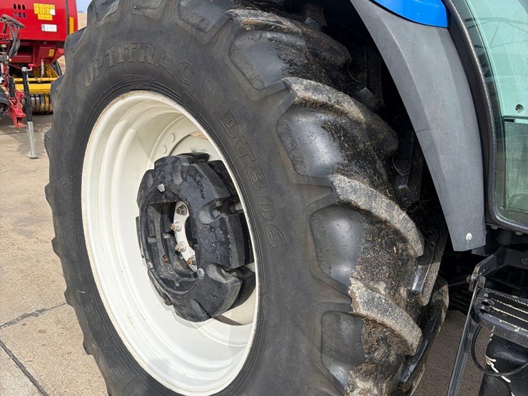 2011-new-holland-t6030-plus-image-12