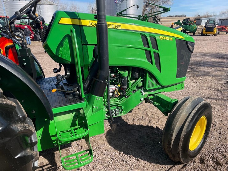 2017-john-deere-5085m-image-13