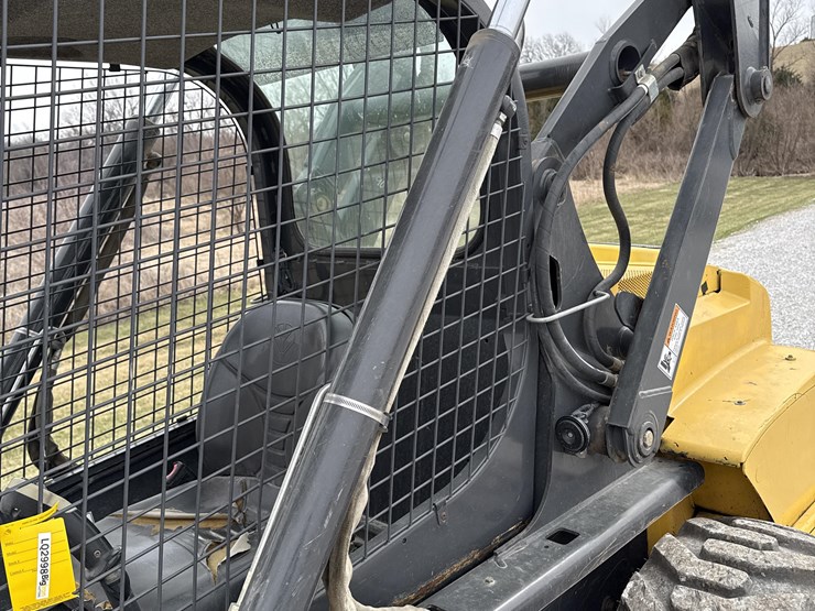 2013-new-holland-l230-image-13