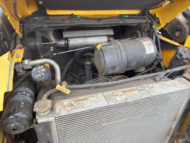 2011-new-holland-l218-image-44