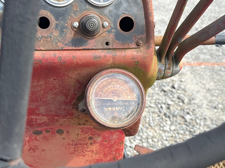 #75-•-mccormick-farmall-450-tractor-933-inv#-42875-image-43