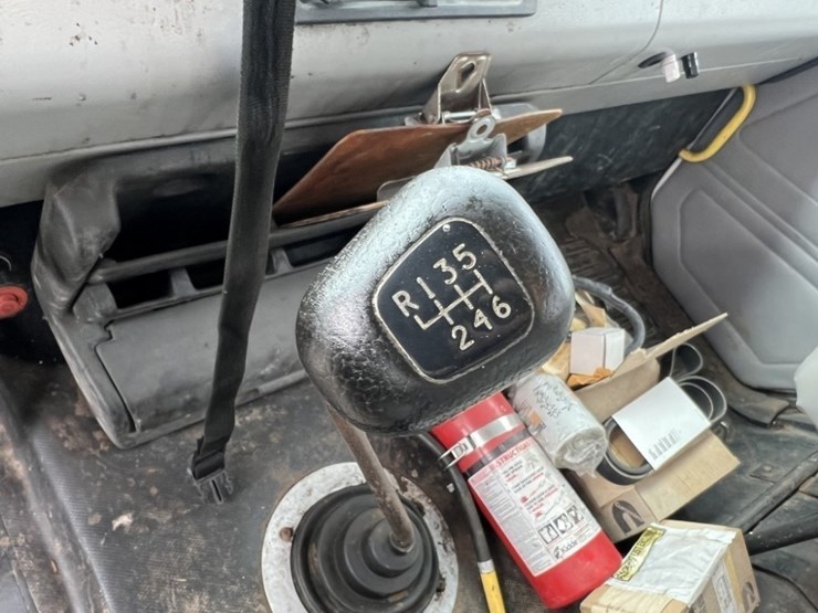 1998-freightliner-fl70-image-21