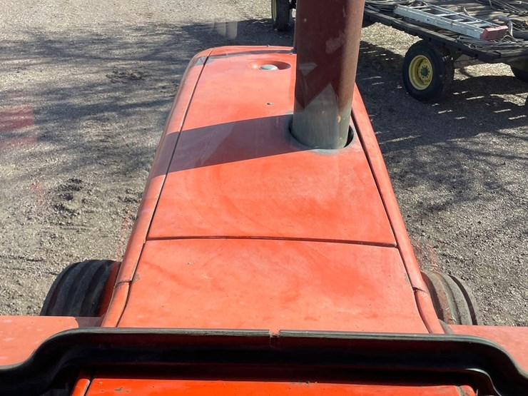 allis-chalmers-7040-2wd-tractor-image-44