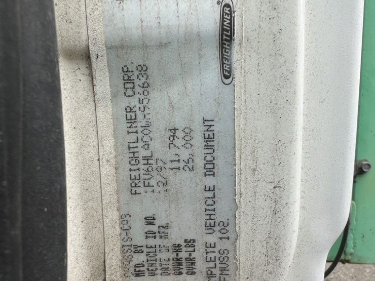 1998-freightliner-fl70-image-16