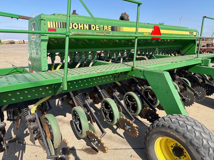 john-deere-750-image-27