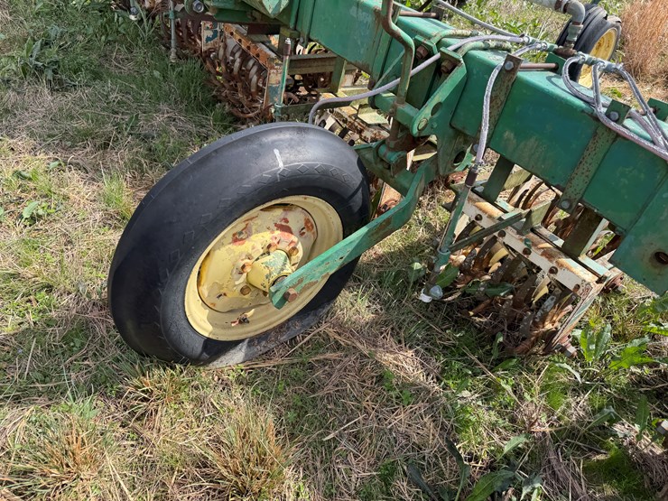 john-deere-12-image-11