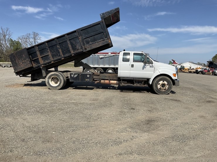 2011-ford-f650-xl-image-1