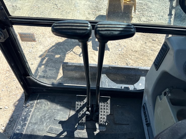 2017-caterpillar-305.5e2-image-31