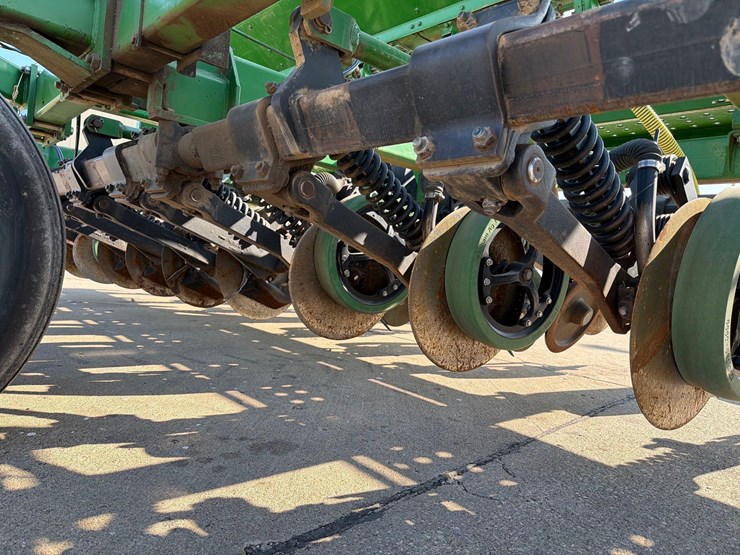 john-deere-750-image-36