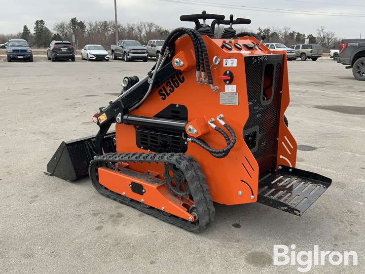 2025-massey-ferguson-730-image-7