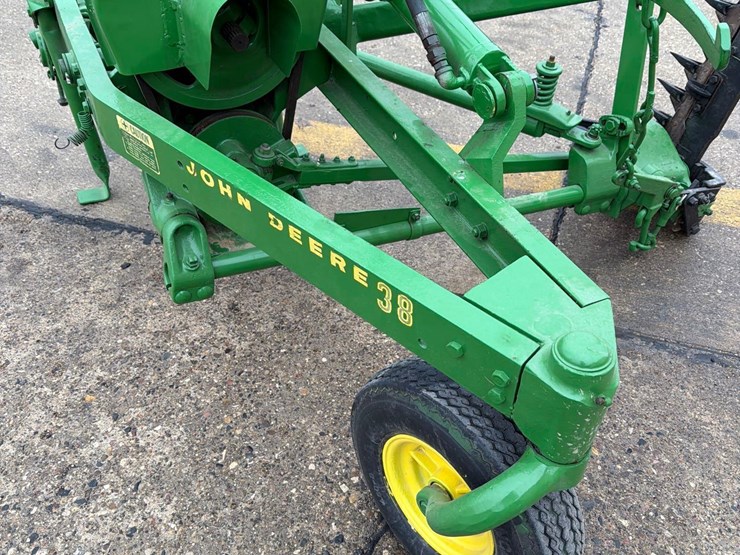 john-deere-38-image-8