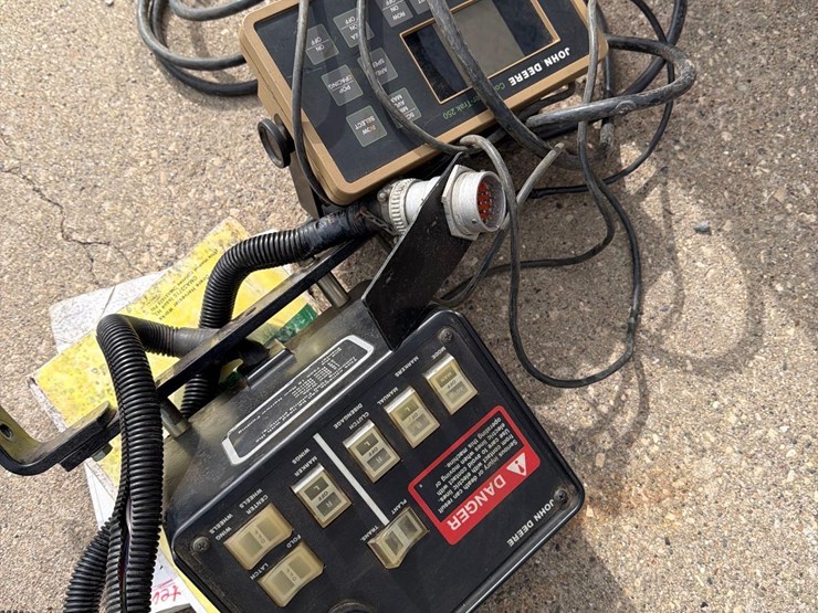 1994-john-deere-7200-image-38