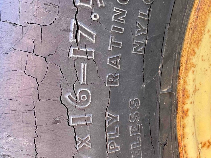 new-holland-1049-image-11