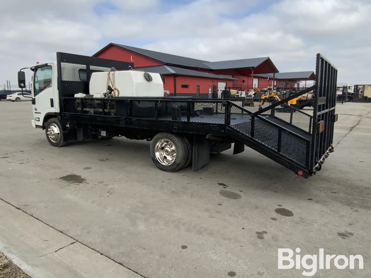 2013-isuzu-nrr-image-7