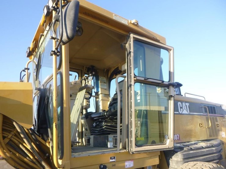 2006-caterpillar-143h-image-21
