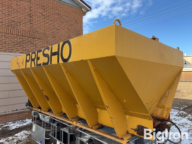 monroe-south-dakota-v-box-spreader/sander-image-16