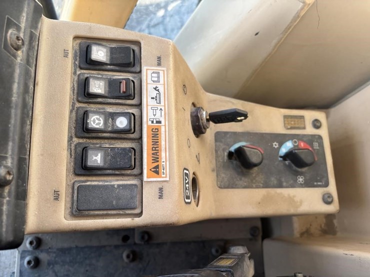 2006-caterpillar-143h-motor-grader-image-47