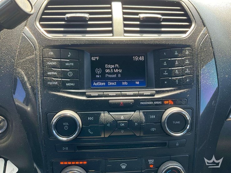 2016-ford-explorer-image-15