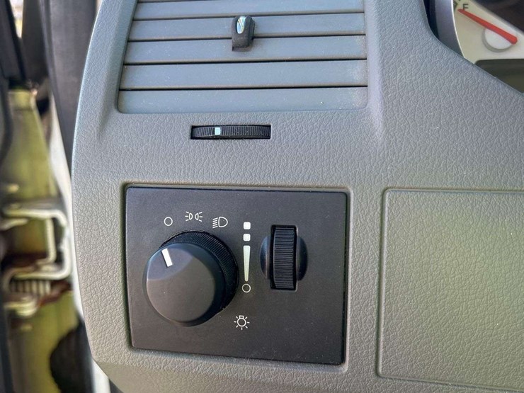 2010-dodge-grand-caravan-image-16