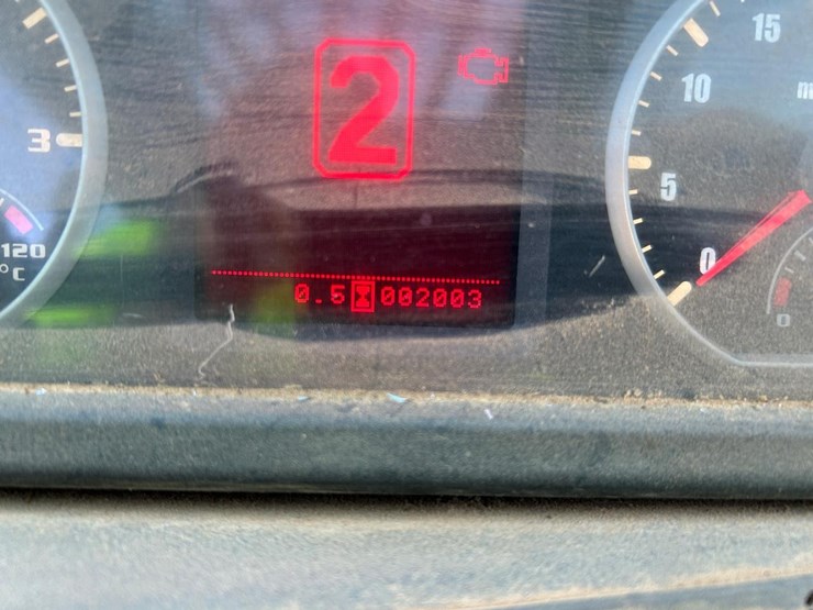 2003-merlo-p32.6-top-image-16