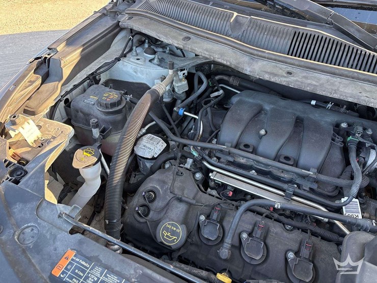 2015-ford-explorer-image-8