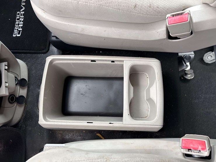 2014-dodge-caravan-image-23