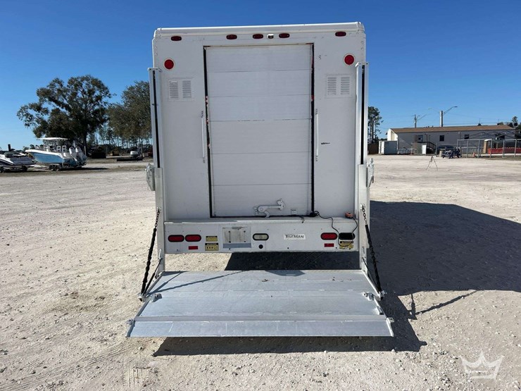 2010-workhorse-w62-image-21