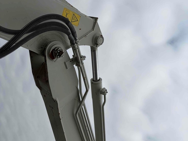 2013-takeuchi-tb280fr-image-8