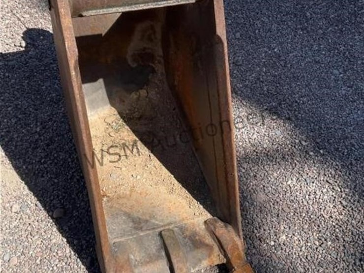 16in-wain-roy-backhoe-bucket-image-4