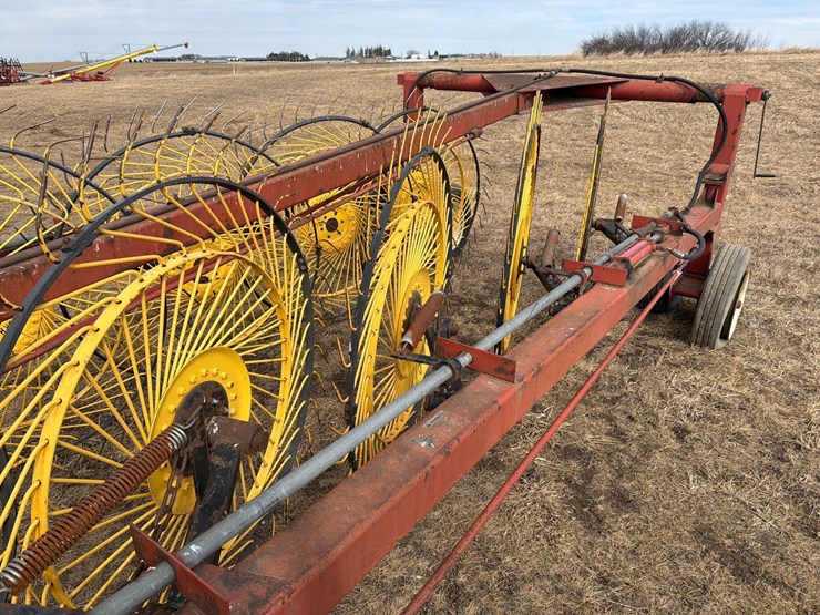 h&s-18-wheel-pull-type-rake-image-22