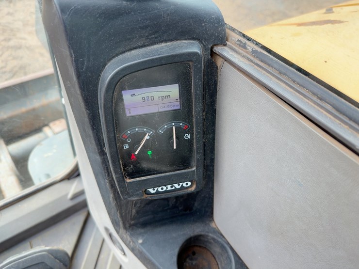 2016-volvo-ecr88d-image-40