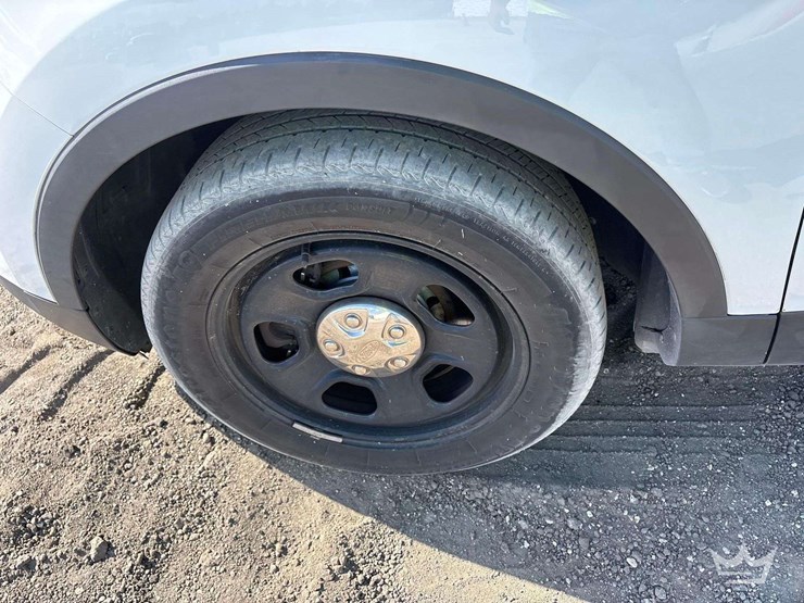 2017-ford-explorer-image-25