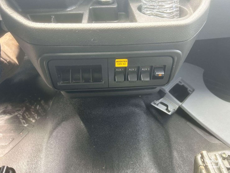 2015-ford-transit-image-22