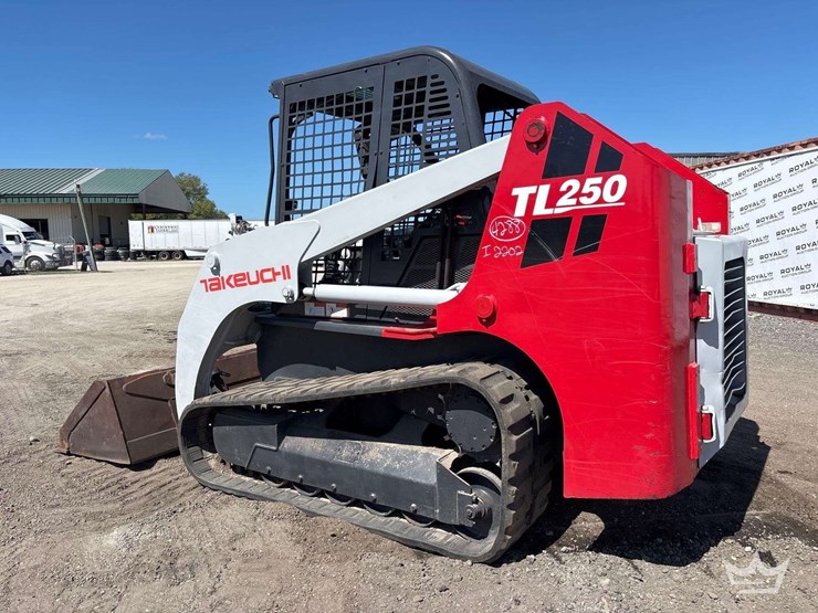 2011-takeuchi-tl250-image-4