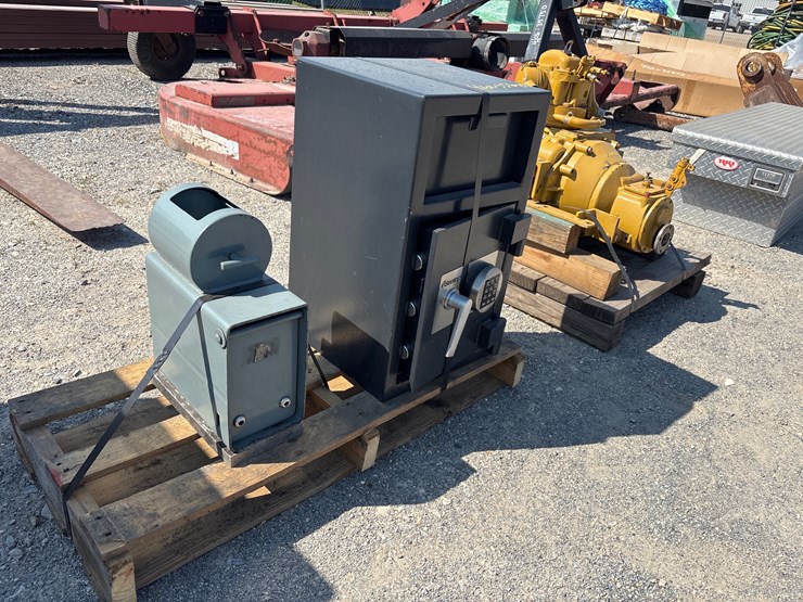 #8030-•-depository-safes-image-1