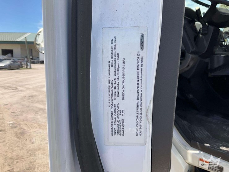 2018-freightliner-m2-106-image-7