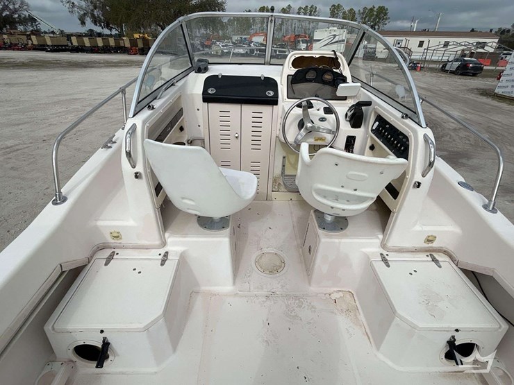 2005-20-ft.-grady-white-boat-with-25-ft.-float-on-t/a-boat-trailer-image-11