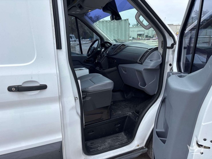 2017-ford-transit-image-26