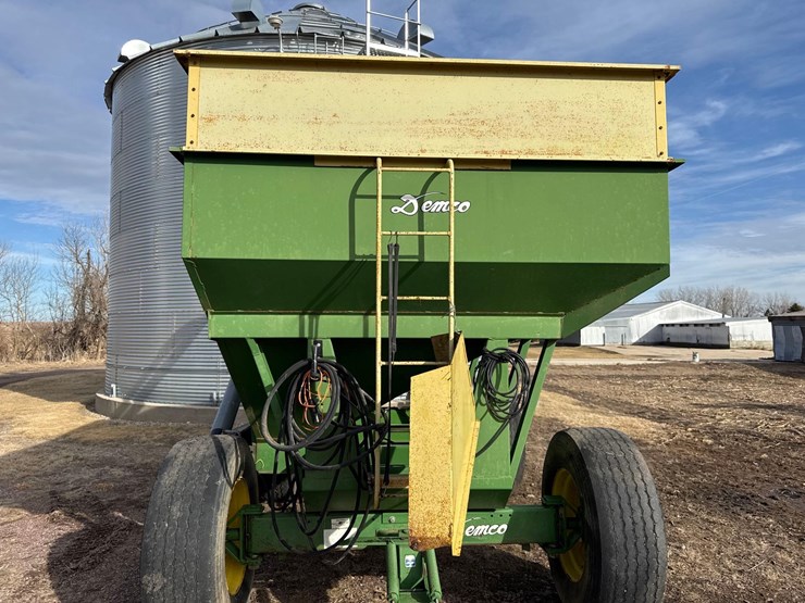 demco-365bu-gravity-wagon-w/-seed-auger-image-11