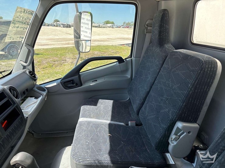 2018-hino-195-image-31