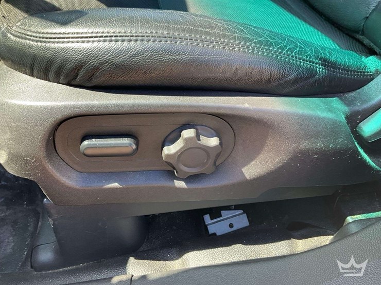 2015-ford-explorer-image-14