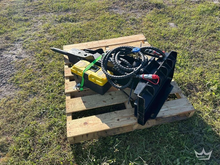 hydraulic-breaker-mini-skid-steer-attachment-image-4